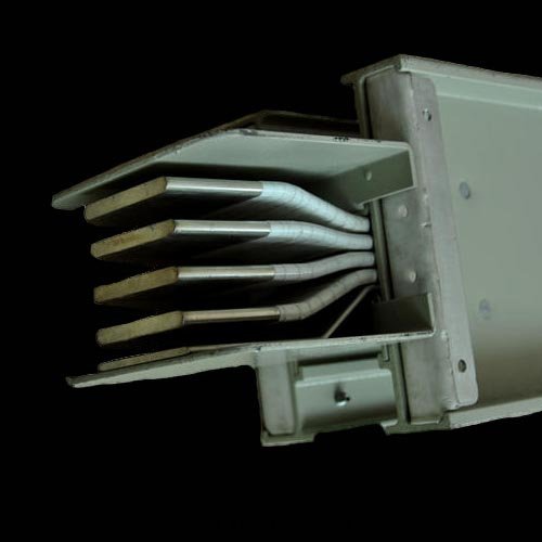 采用(yòng)高(gāo)純度(dù)無氧铜(tóng)的(de)250a密集型封(fēng)閉式母線(xiàn)槽