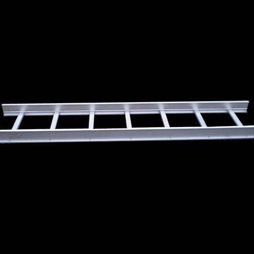 不(bù)鏽鋼(gāng)梯級式大(dà)跨距電(diàn)缆(lǎn)橋(qiáo)架